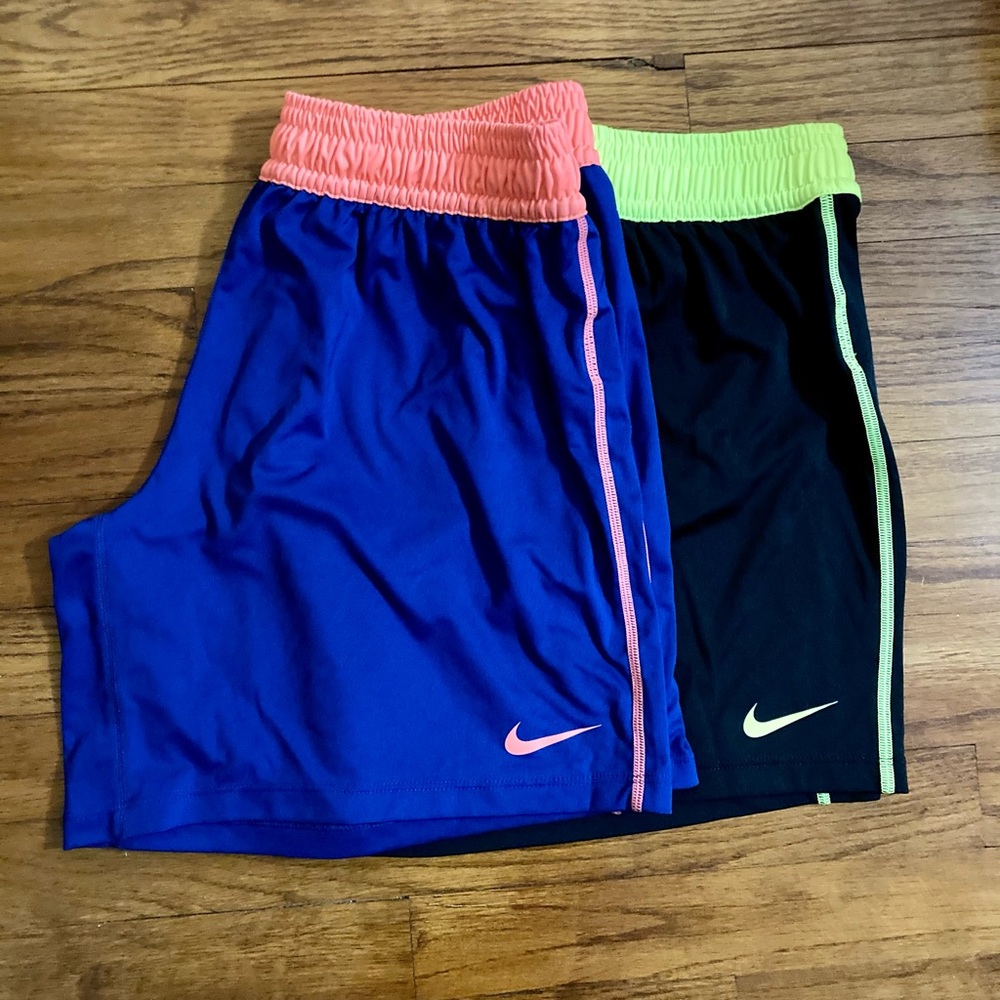 Lot of 2 Women’s Nike Dri-FIT Fly Knit 7" Shorts